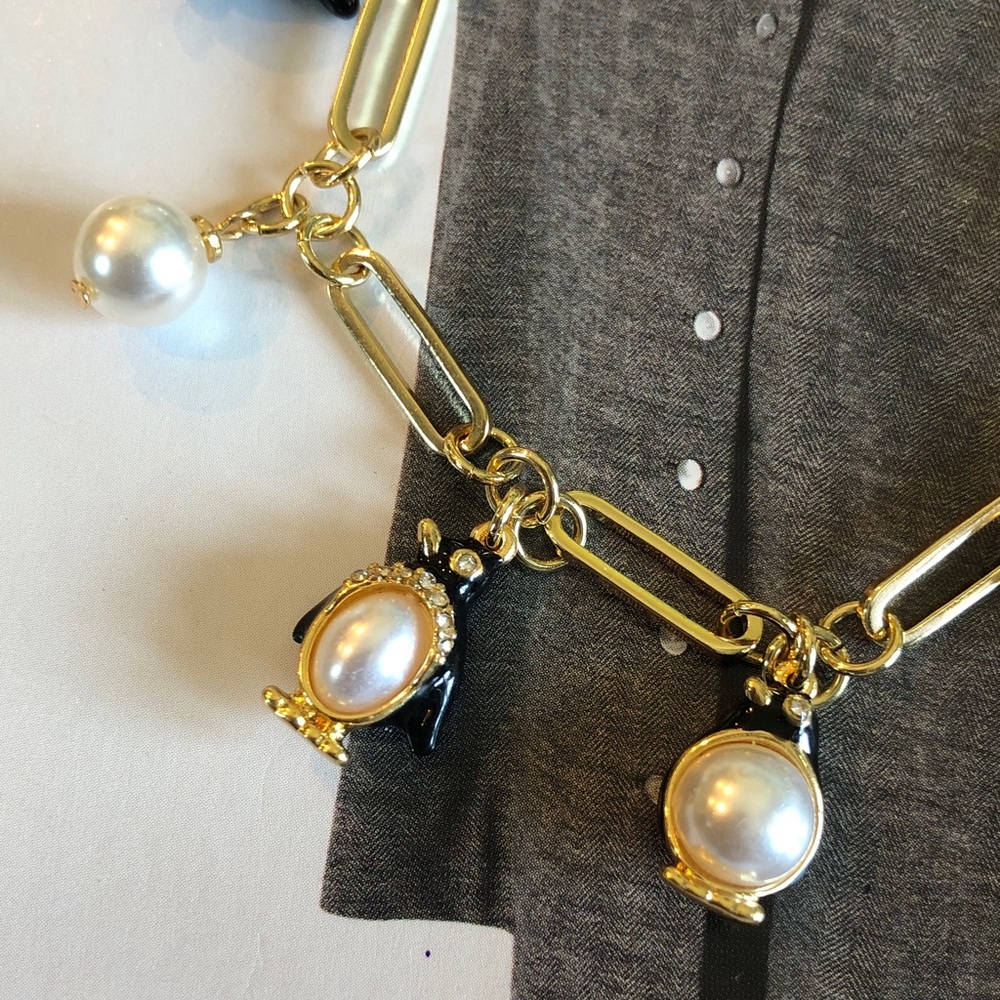 Authentic kate spade NWT Gold Charm Bracelet with Pearls and Black Penguins - Picture 5 of 8